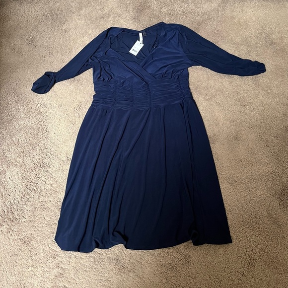 Women’s Plus Sized Dress - Picture 4 of 5